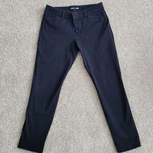 Woman's Black Old Navy Pixie Mid-Rise Ankle Pant